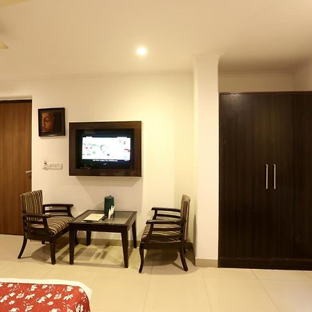 Airport Hotel Chanakya Delhi New Delhi Buitenkant foto