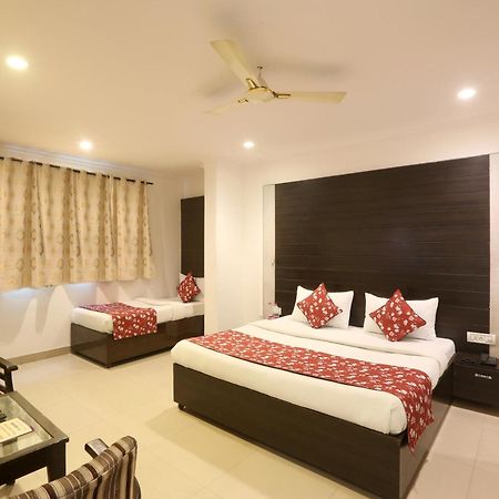 Airport Hotel Chanakya Delhi New Delhi Buitenkant foto
