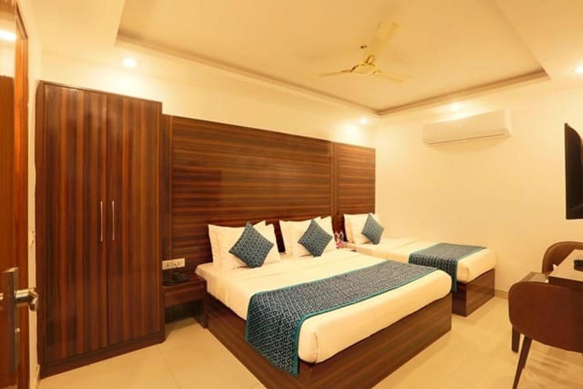 Airport Hotel Chanakya Delhi New Delhi Buitenkant foto