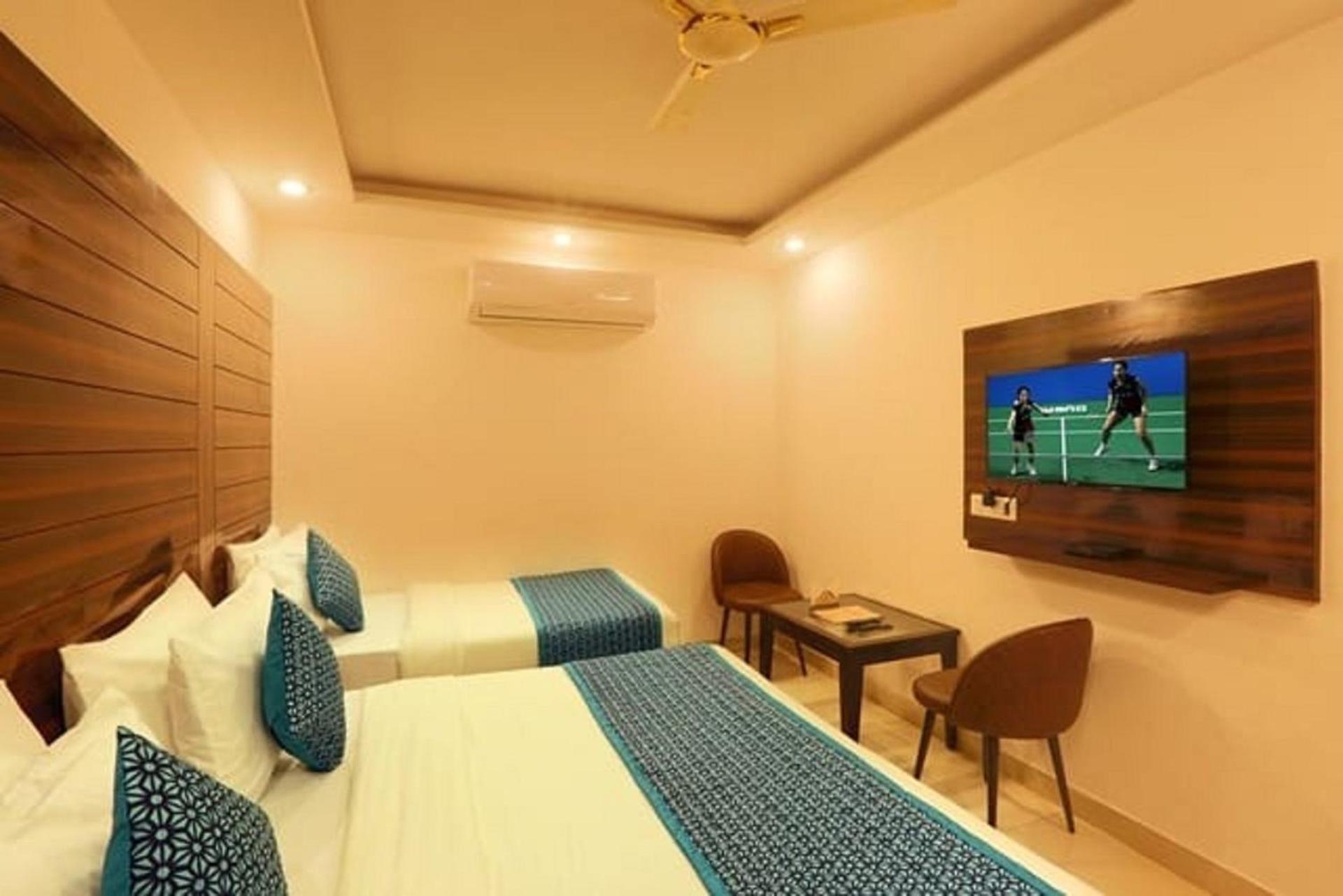 Airport Hotel Chanakya Delhi New Delhi Buitenkant foto