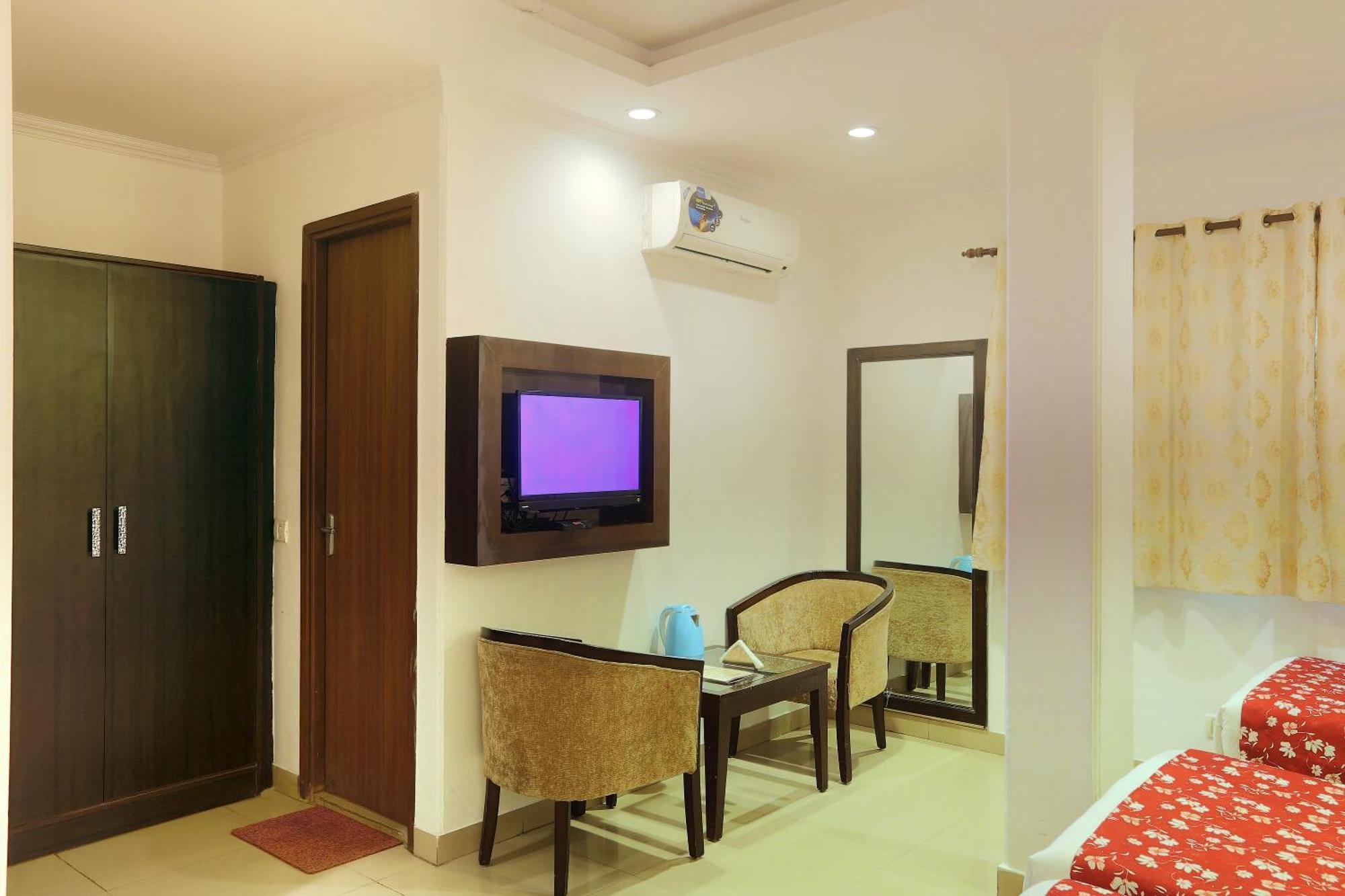 Airport Hotel Chanakya Delhi New Delhi Buitenkant foto