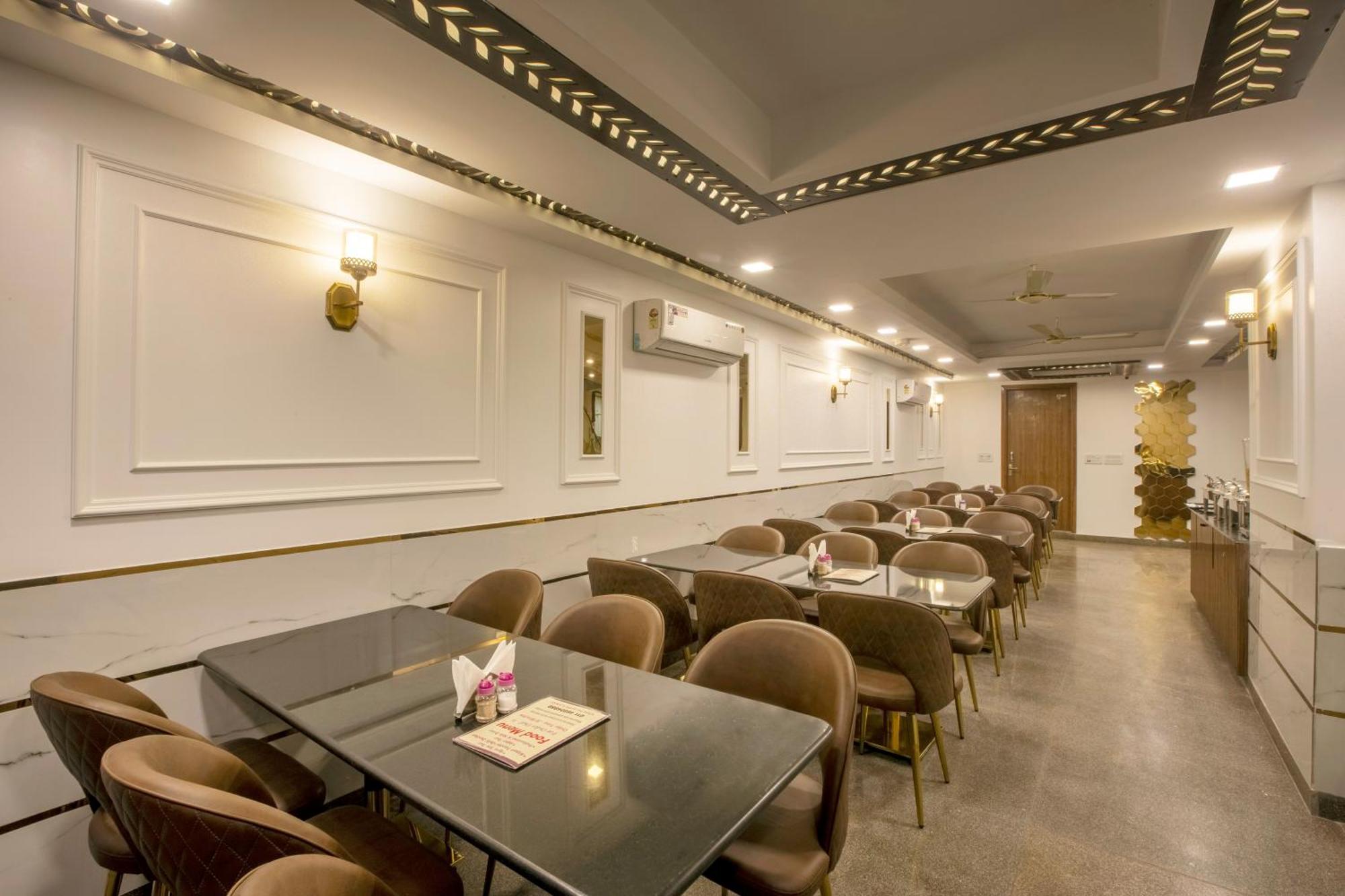 Airport Hotel Chanakya Delhi New Delhi Buitenkant foto