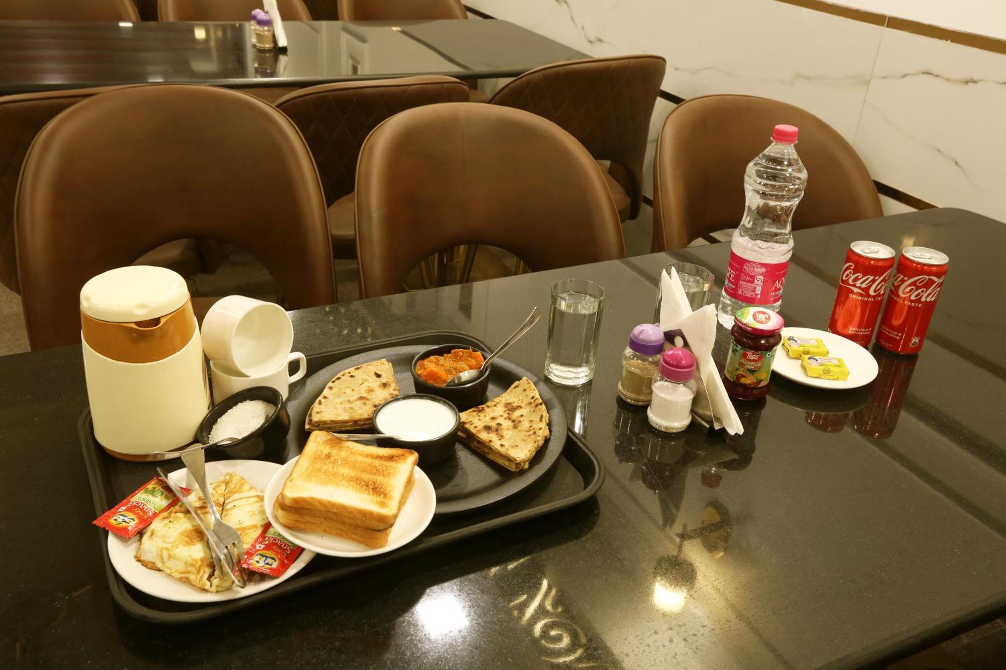 Airport Hotel Chanakya Delhi New Delhi Buitenkant foto