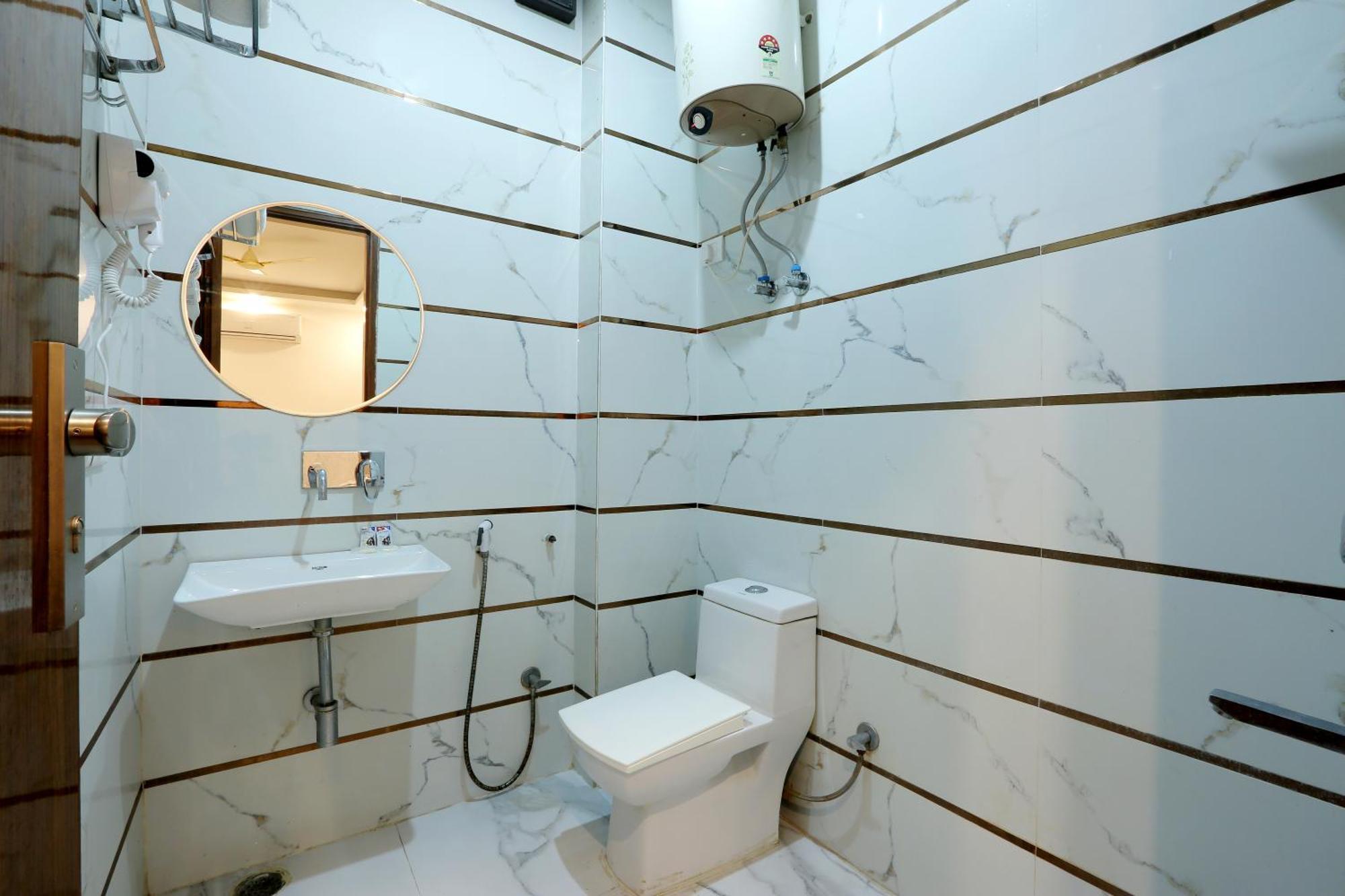 Airport Hotel Chanakya Delhi New Delhi Buitenkant foto
