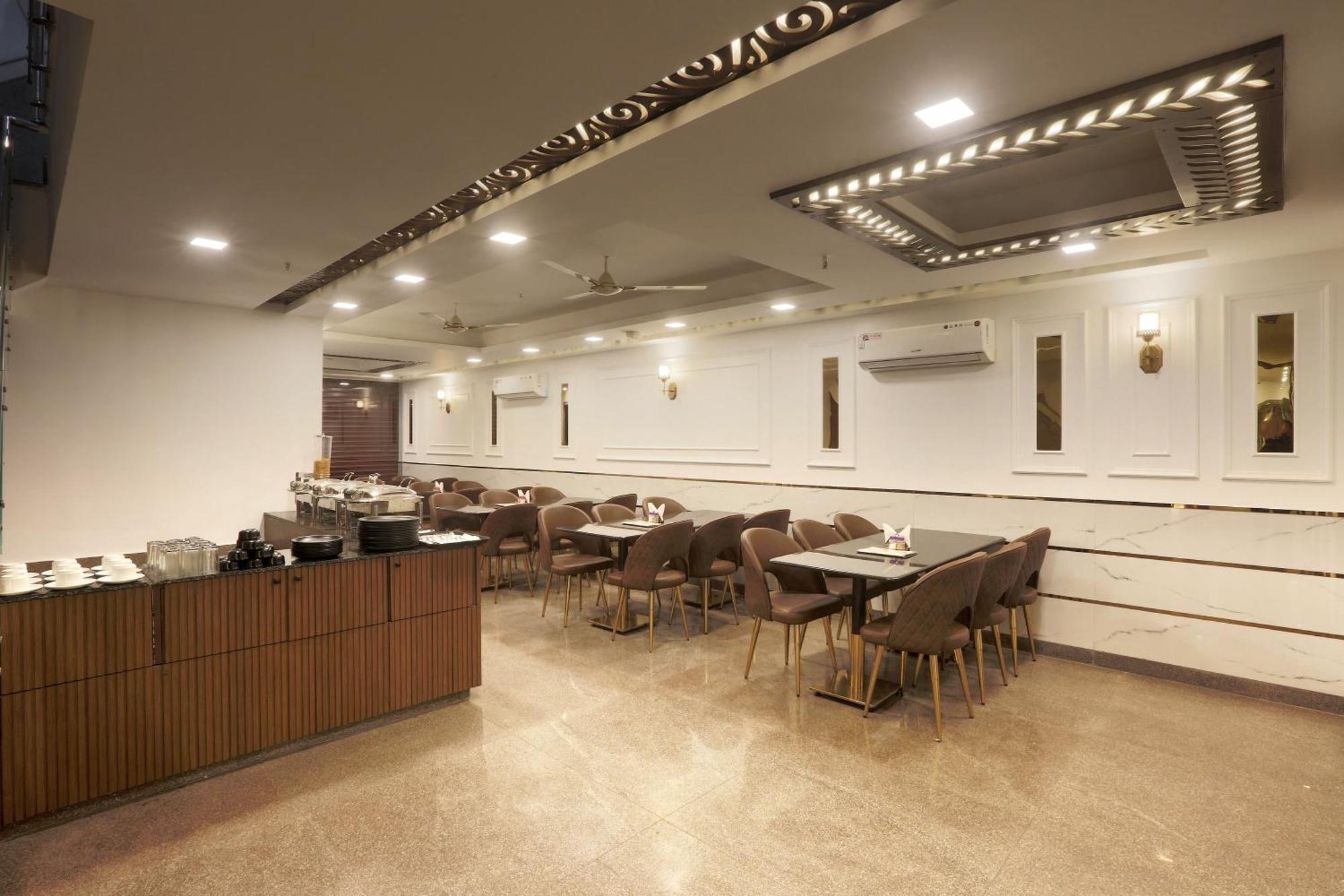 Airport Hotel Chanakya Delhi New Delhi Buitenkant foto