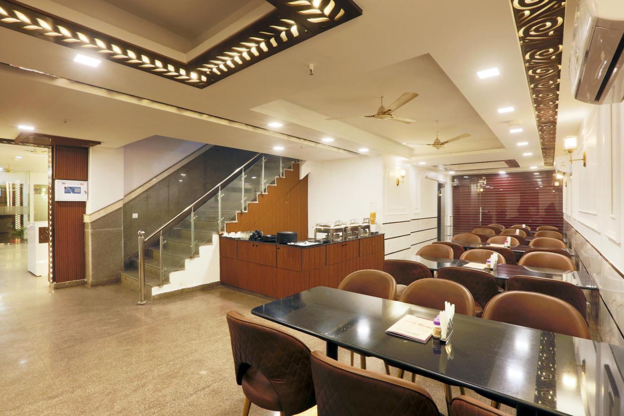 Airport Hotel Chanakya Delhi New Delhi Buitenkant foto