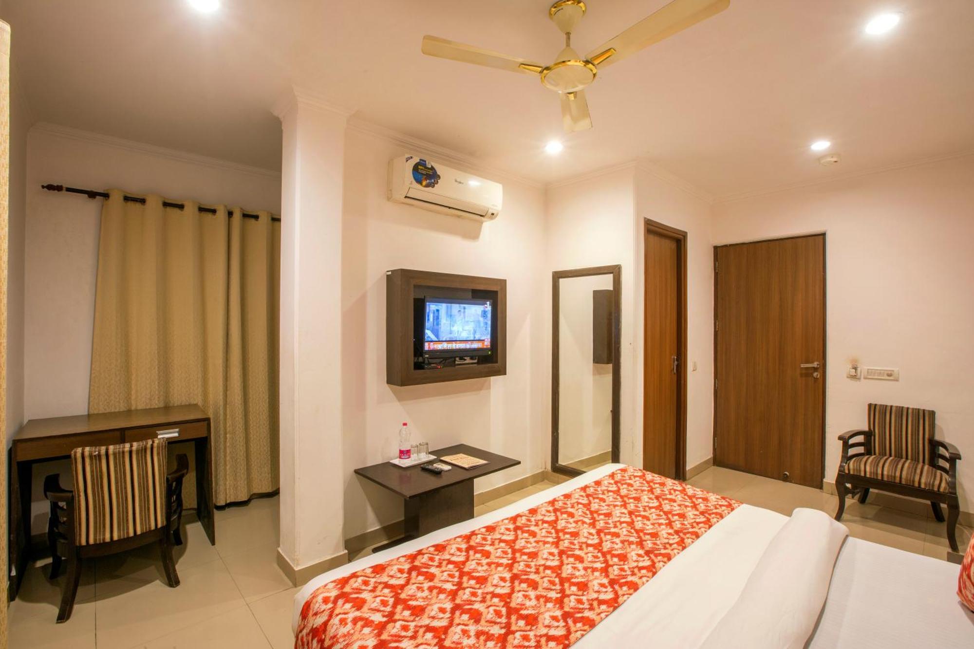 Airport Hotel Chanakya Delhi New Delhi Buitenkant foto