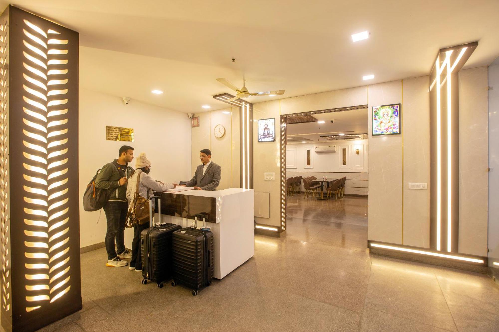 Airport Hotel Chanakya Delhi New Delhi Buitenkant foto